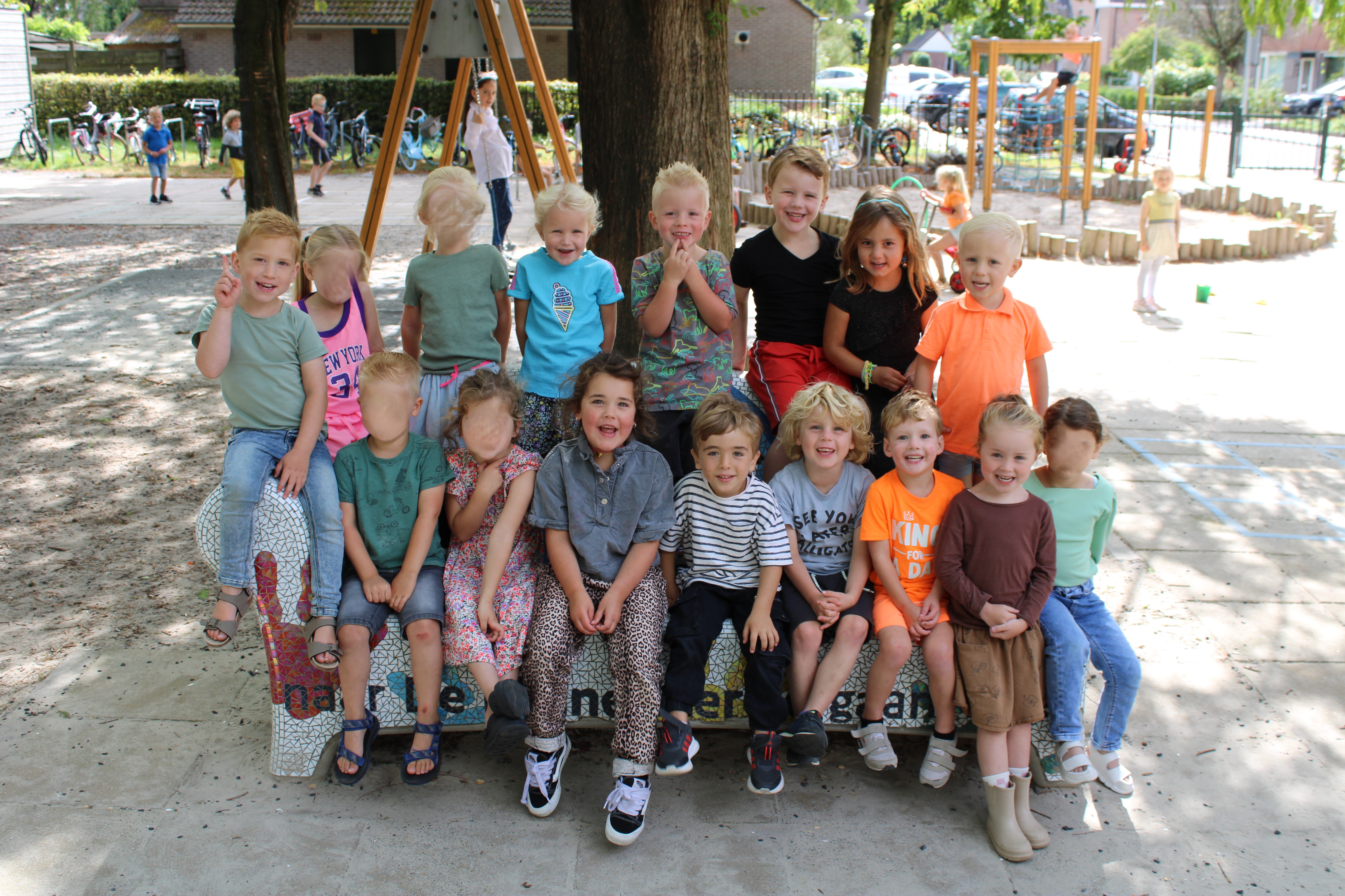 Groep 12A (24 25) Blurr Groep 12A (24 25) Blurr